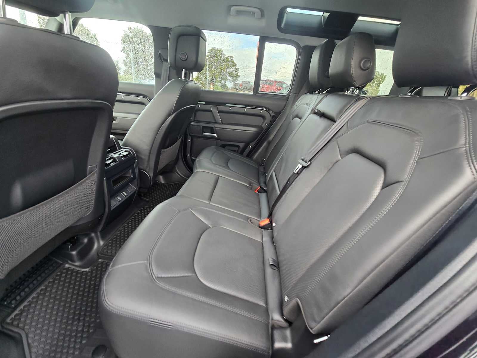 2026 Land Rover Defender S 110 P300