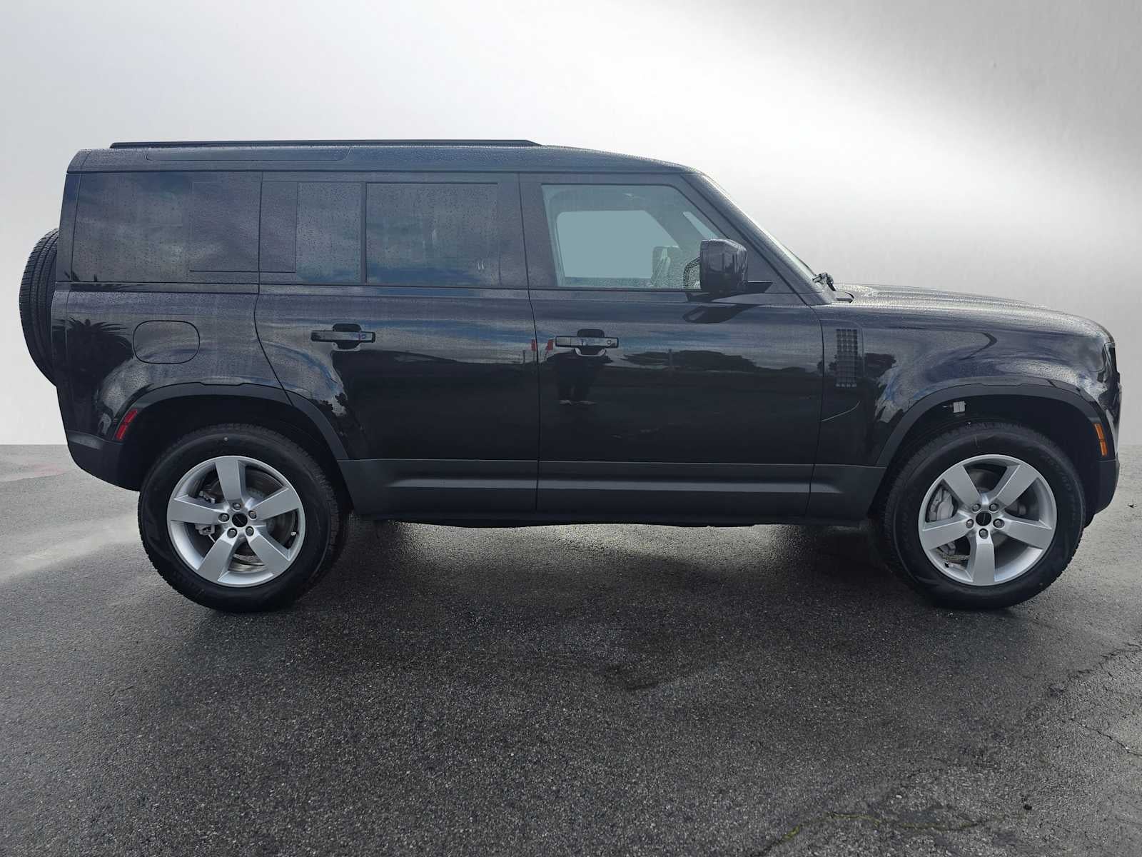2026 Land Rover Defender S 110 P300