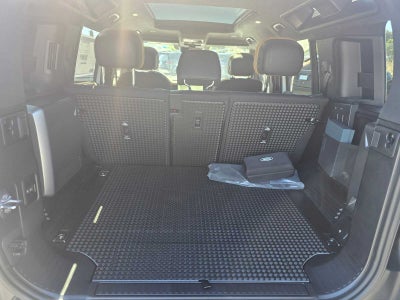 2026 Land Rover Defender V8 110 P525