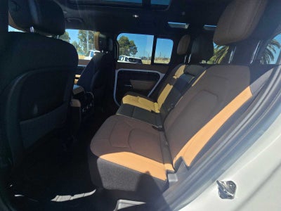 2026 Land Rover Defender V8 110 P525