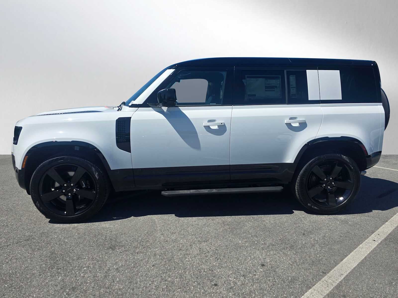 2026 Land Rover Defender V8 110 P525
