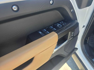 2026 Land Rover Defender V8 110 P525