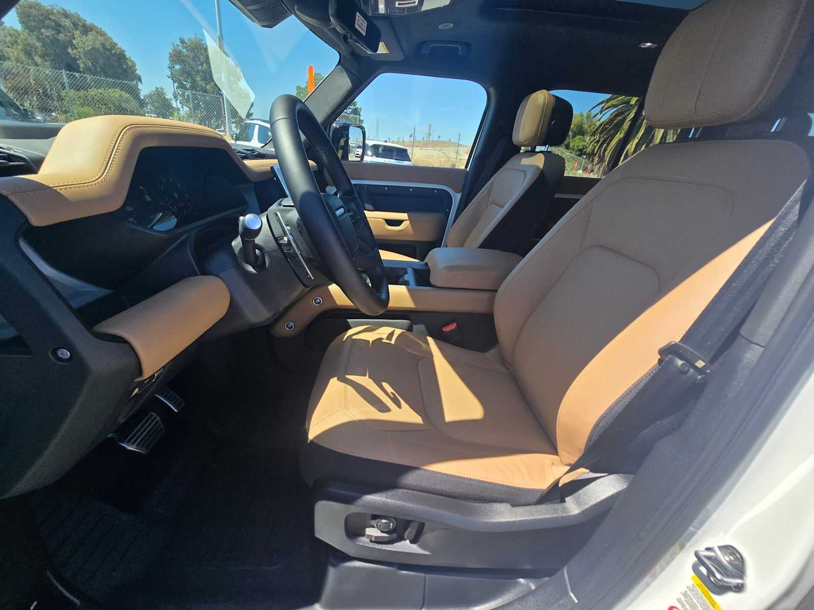 2026 Land Rover Defender V8 110 P525