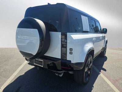 2026 Land Rover Defender V8 110 P525