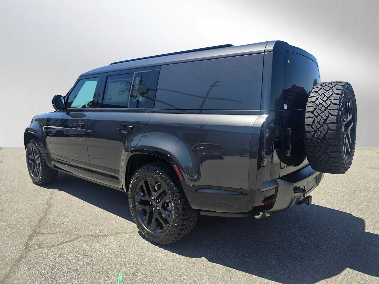 2026 Land Rover Defender Outbound 130 P400