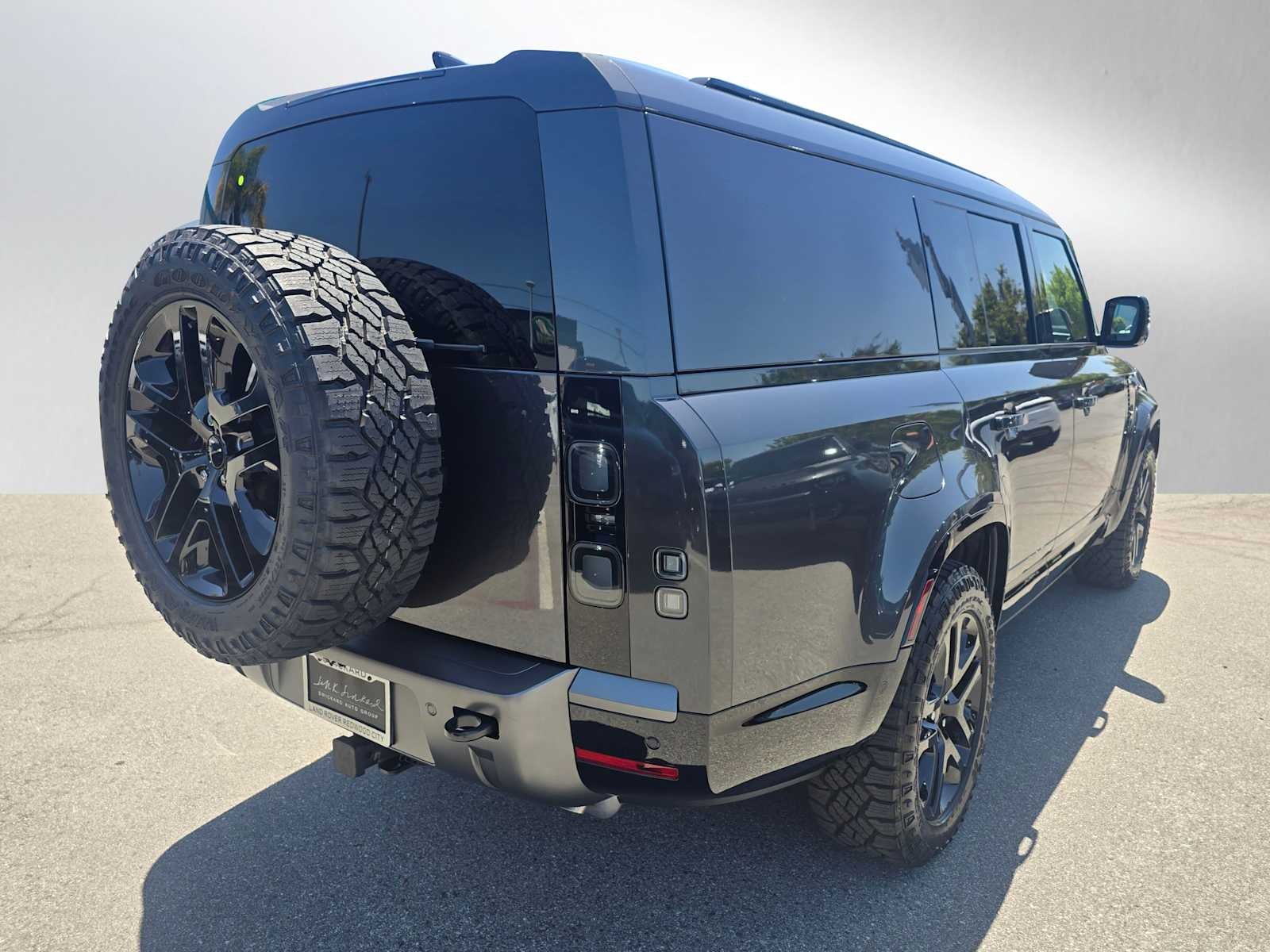 2026 Land Rover Defender Outbound 130 P400