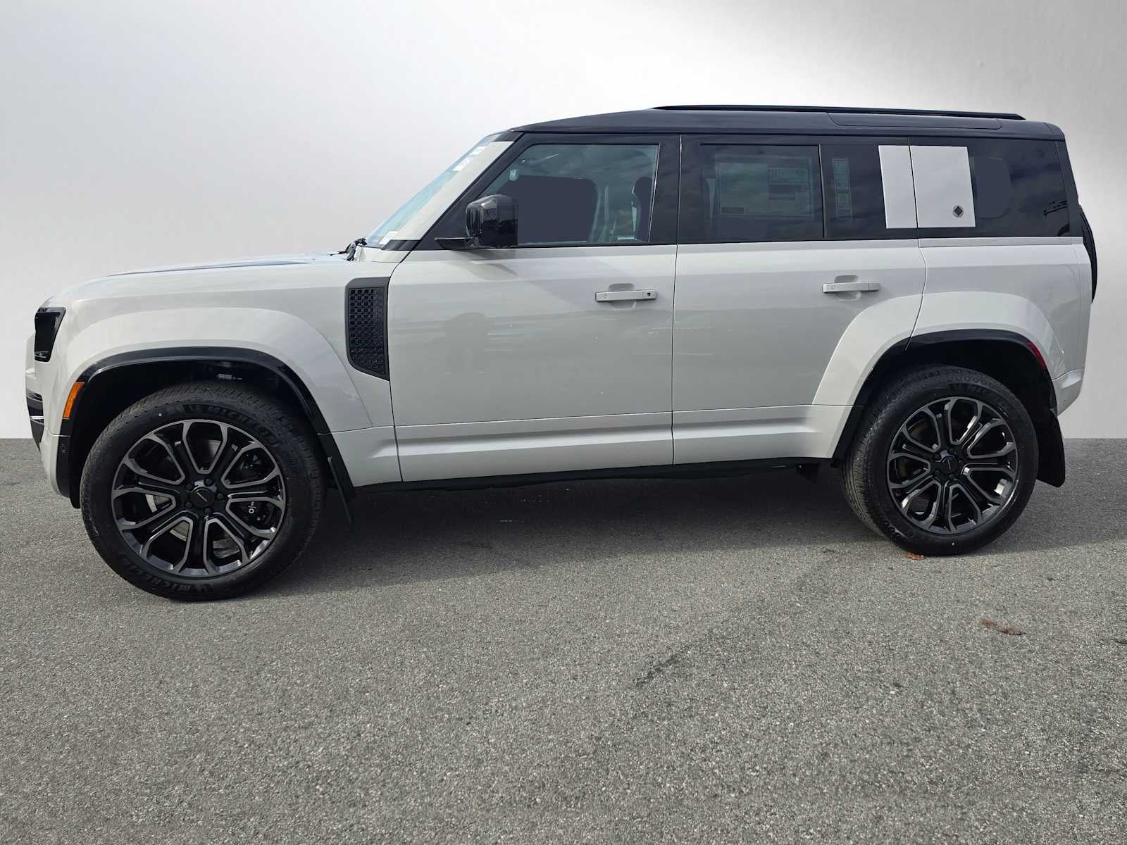 2026 Land Rover Defender OCTA 110 P635