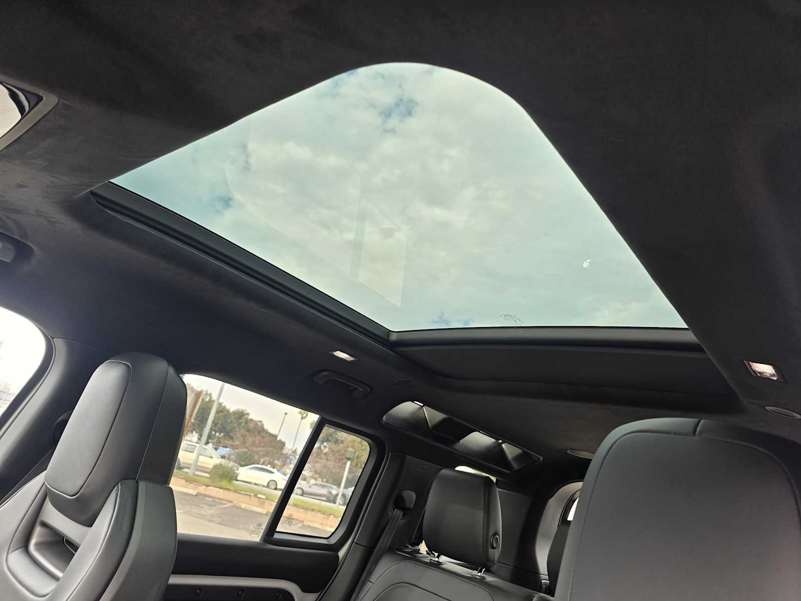 2026 Land Rover Defender OCTA 110 P635