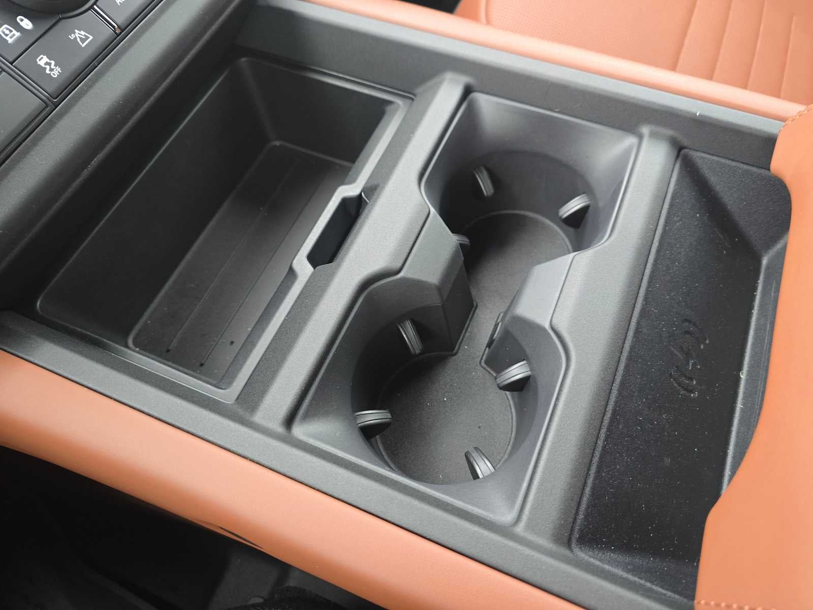 2026 Land Rover Defender OCTA 110 P635