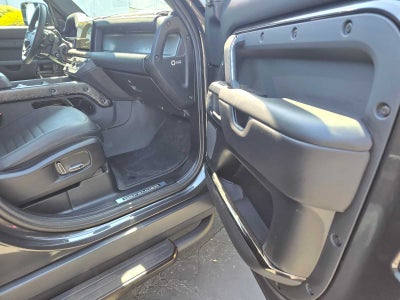 2025 Land Rover Defender OCTA Edition One 110 P635