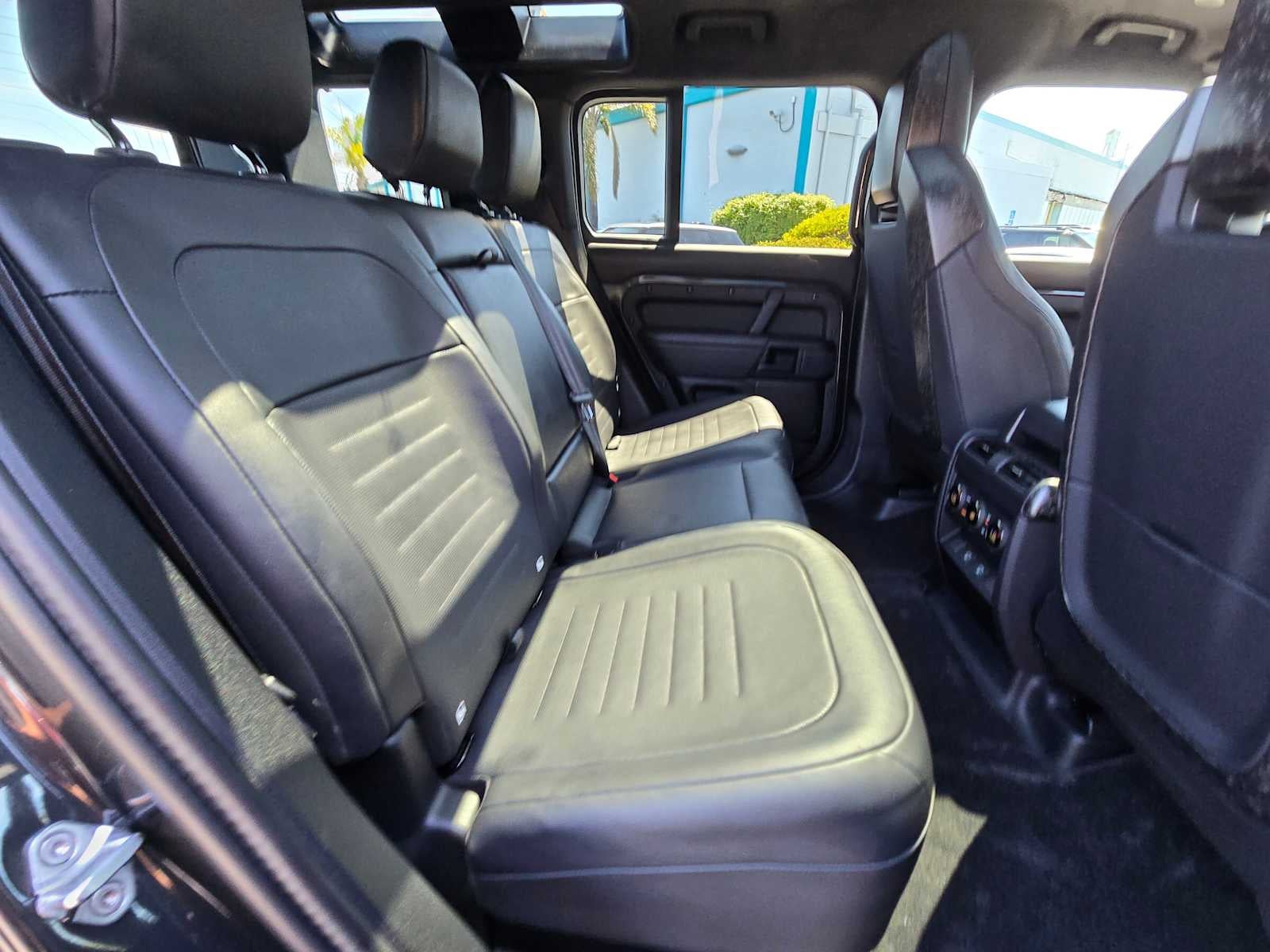 2025 Land Rover Defender OCTA Edition One 110 P635