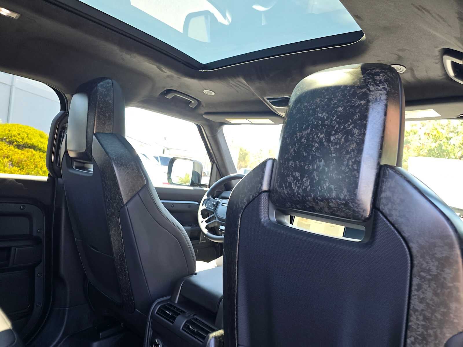 2025 Land Rover Defender OCTA Edition One 110 P635
