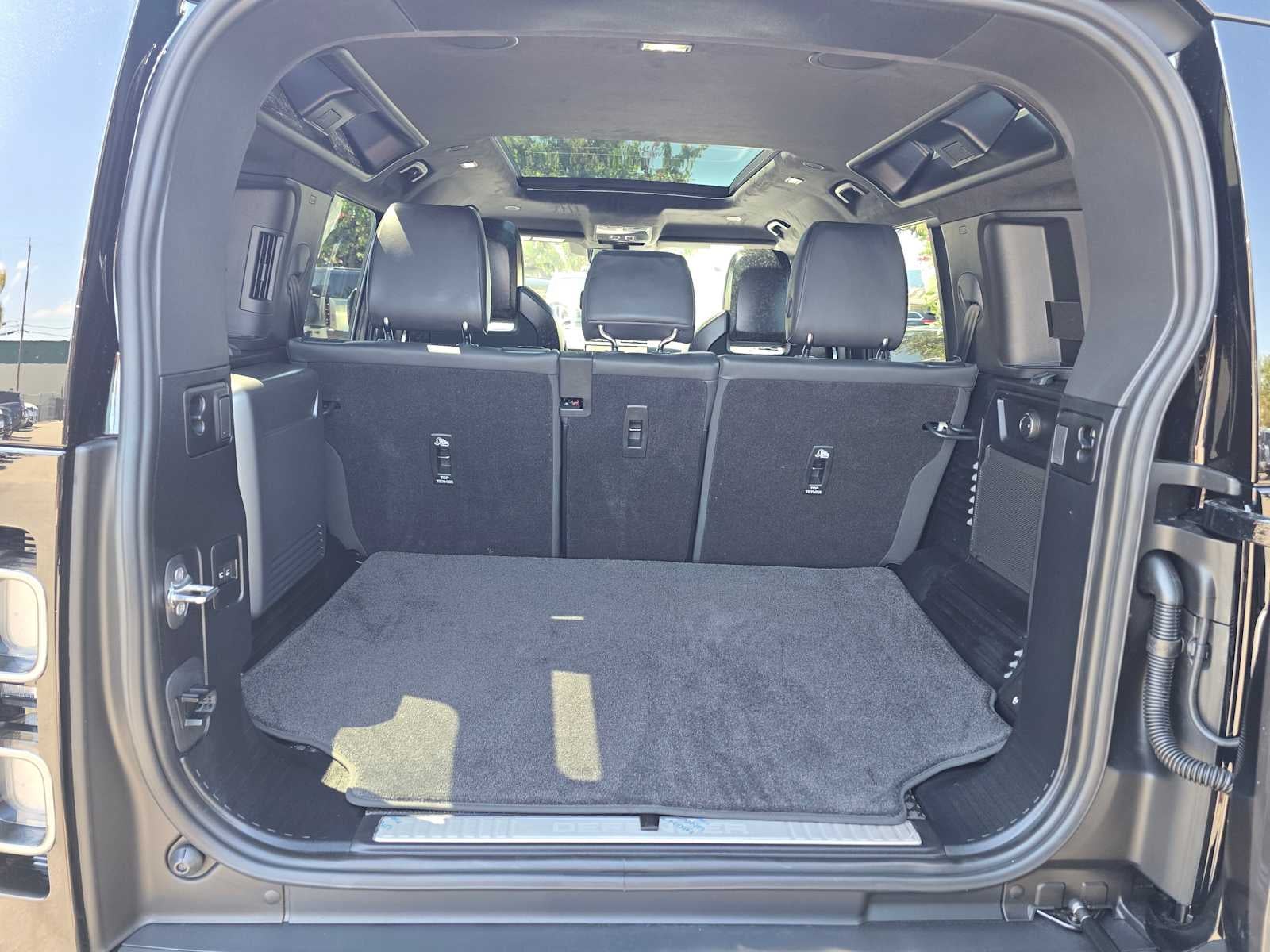 2025 Land Rover Defender OCTA Edition One 110 P635