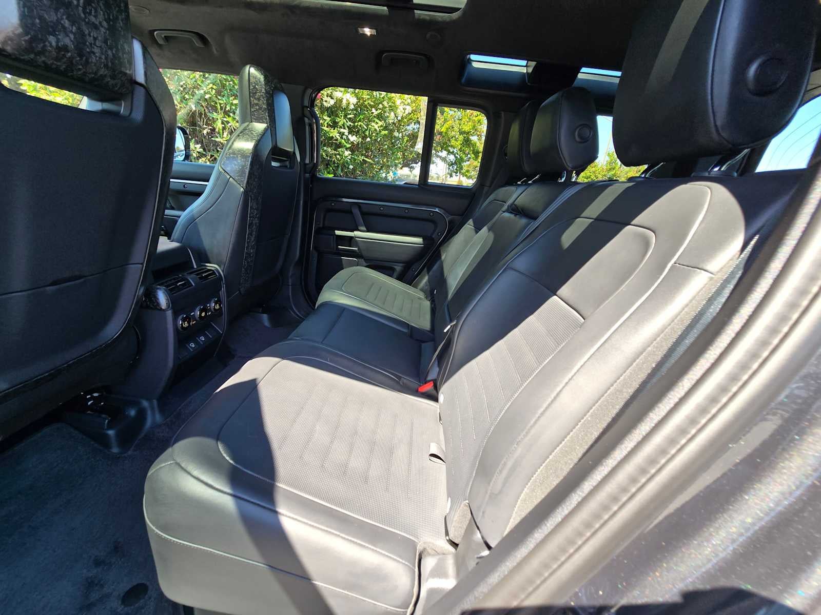 2025 Land Rover Defender OCTA Edition One 110 P635