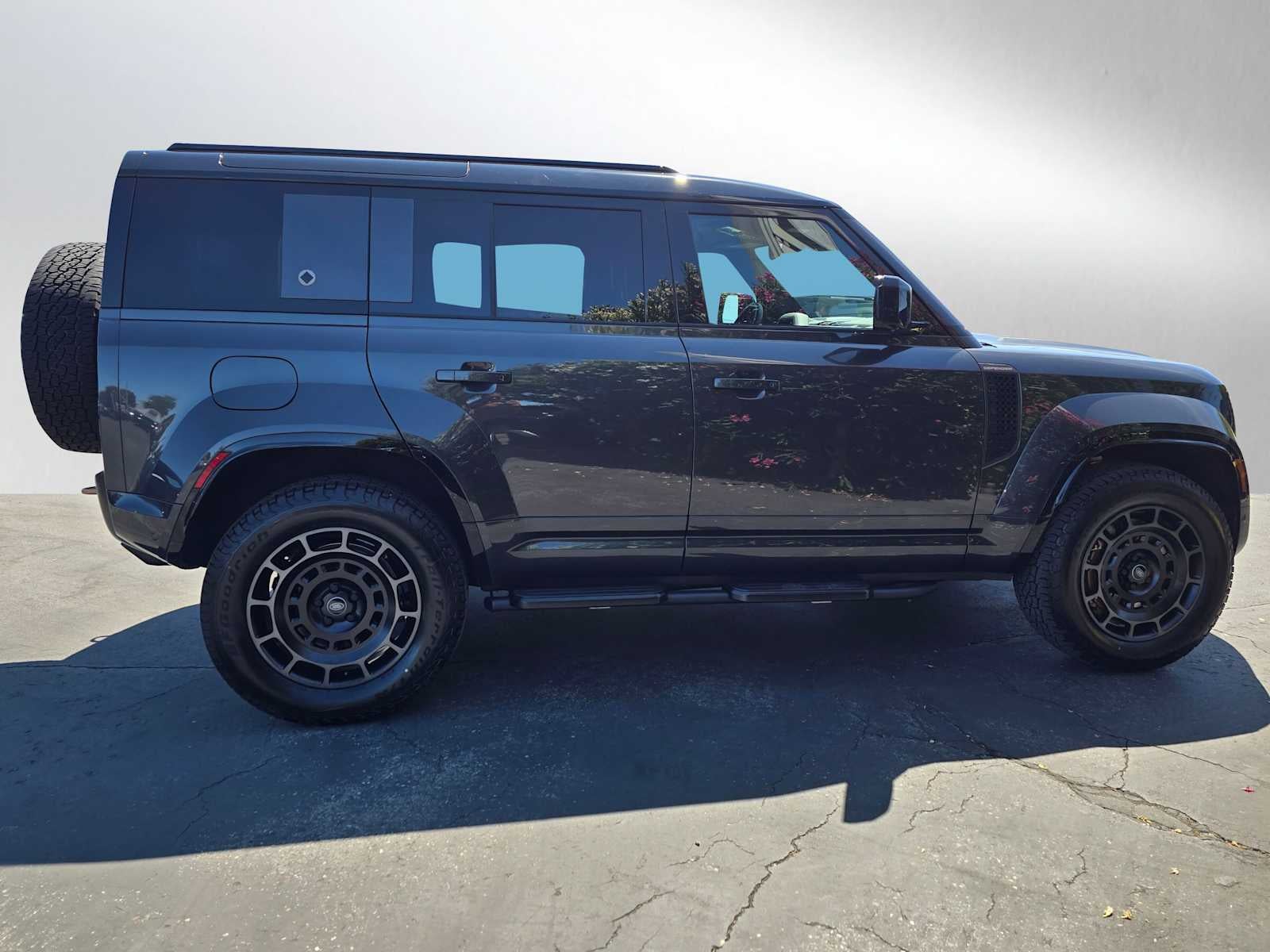 2025 Land Rover Defender OCTA Edition One 110 P635
