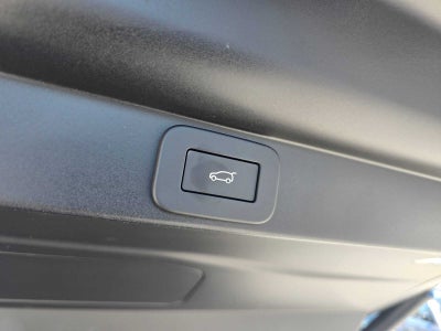 2026 Land Rover Range Rover SV Black