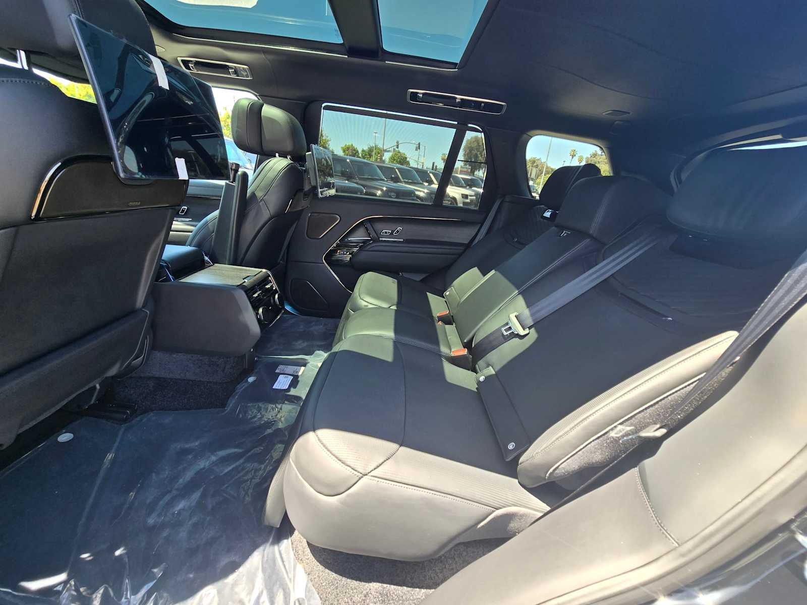 2026 Land Rover Range Rover SV Black