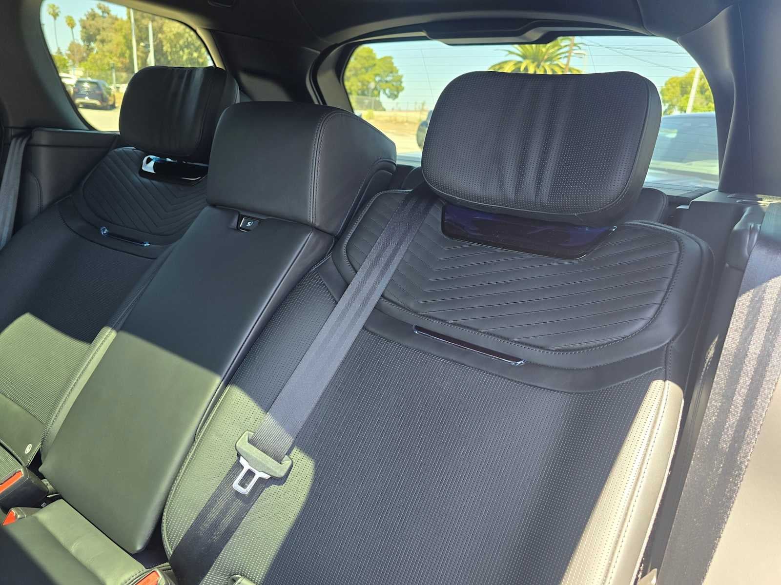 2026 Land Rover Range Rover SV Black