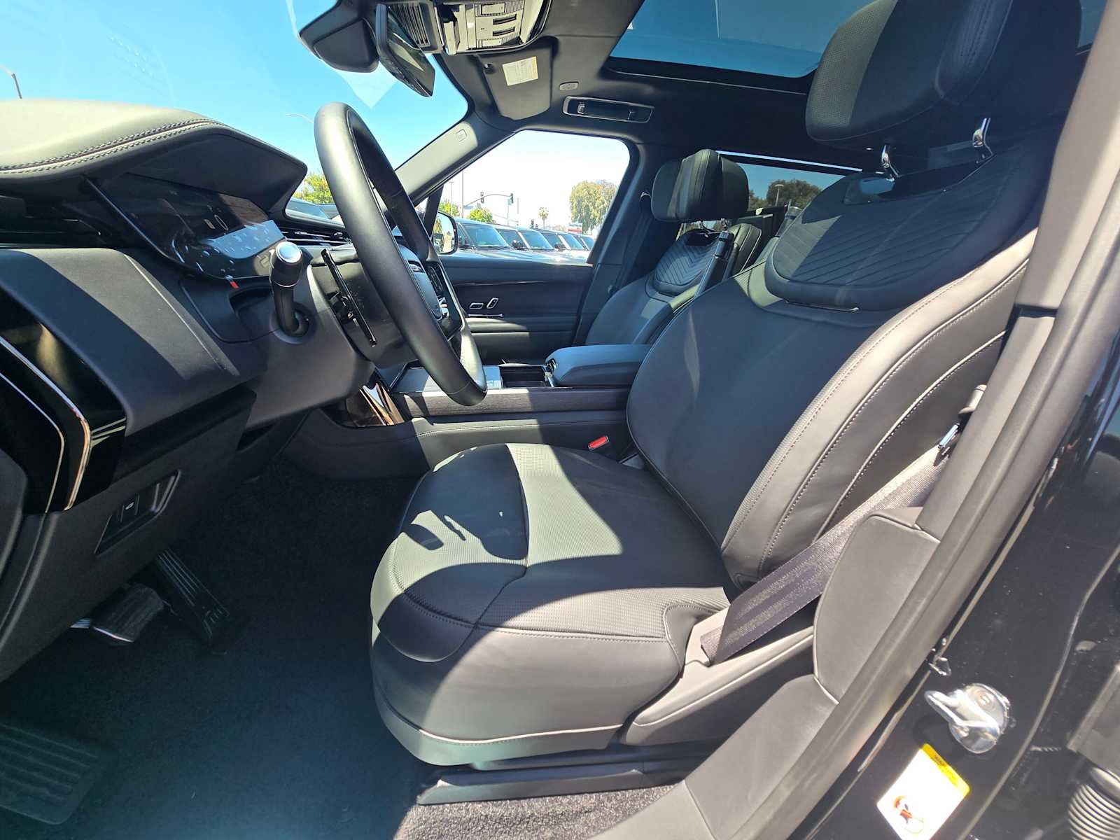 2026 Land Rover Range Rover SV Black