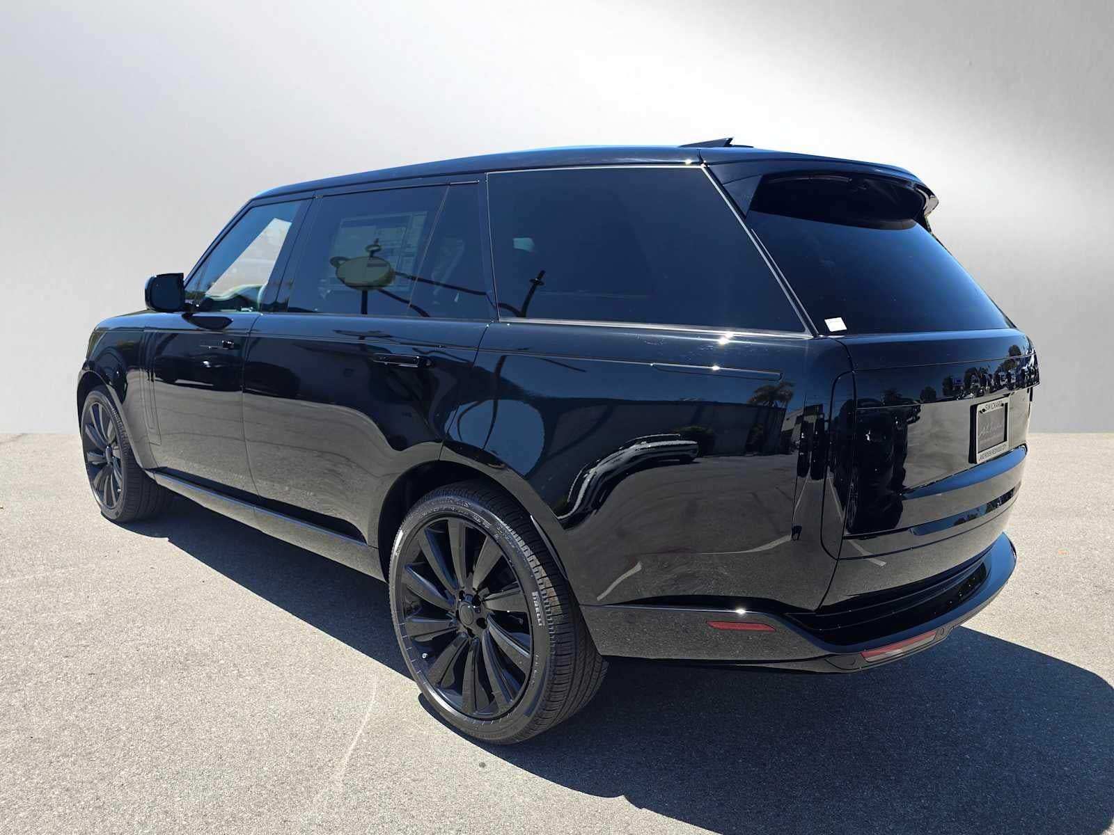 2026 Land Rover Range Rover SV Black