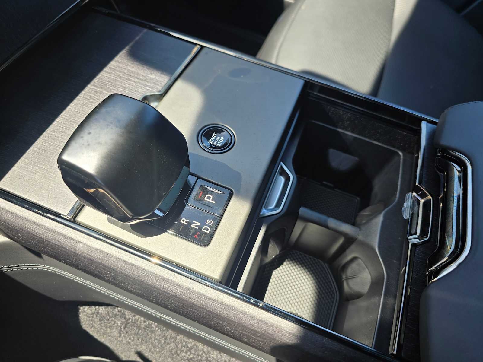 2026 Land Rover Range Rover SV Black