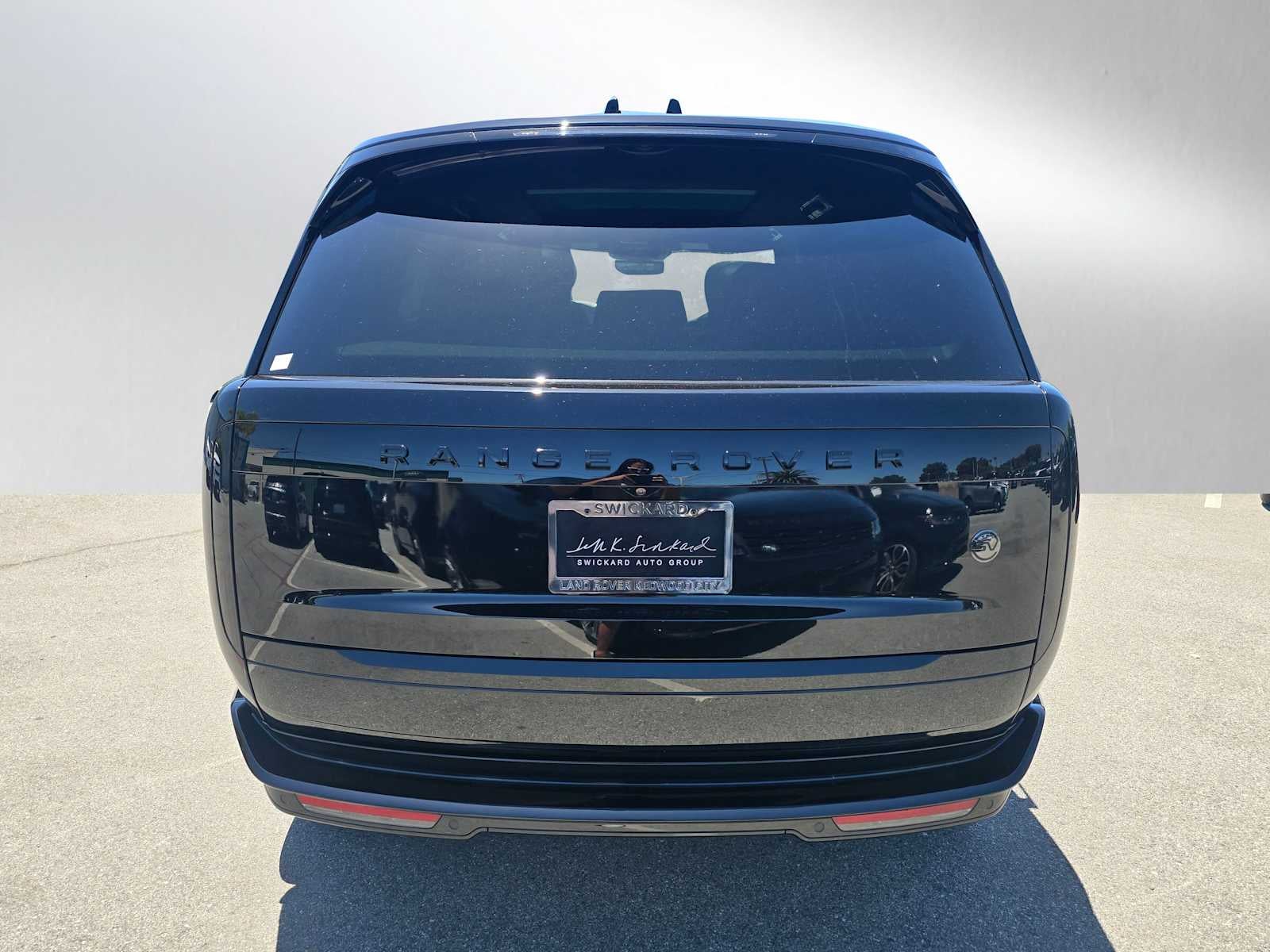 2026 Land Rover Range Rover SV Black
