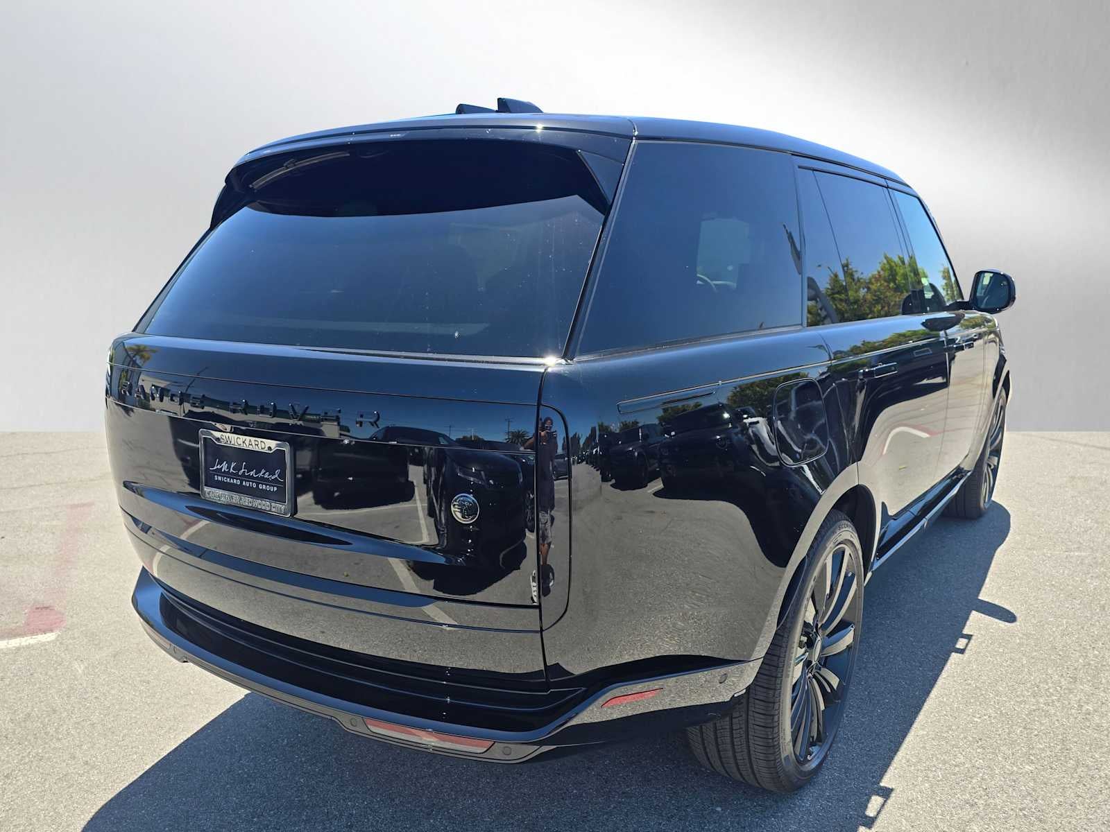 2026 Land Rover Range Rover SV Black