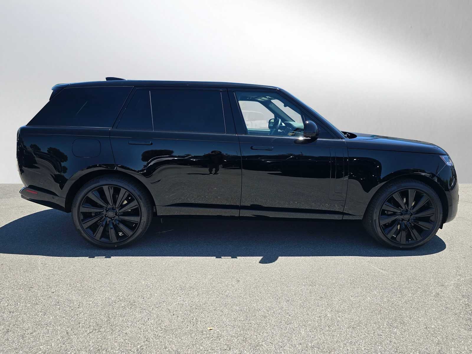 2026 Land Rover Range Rover SV Black