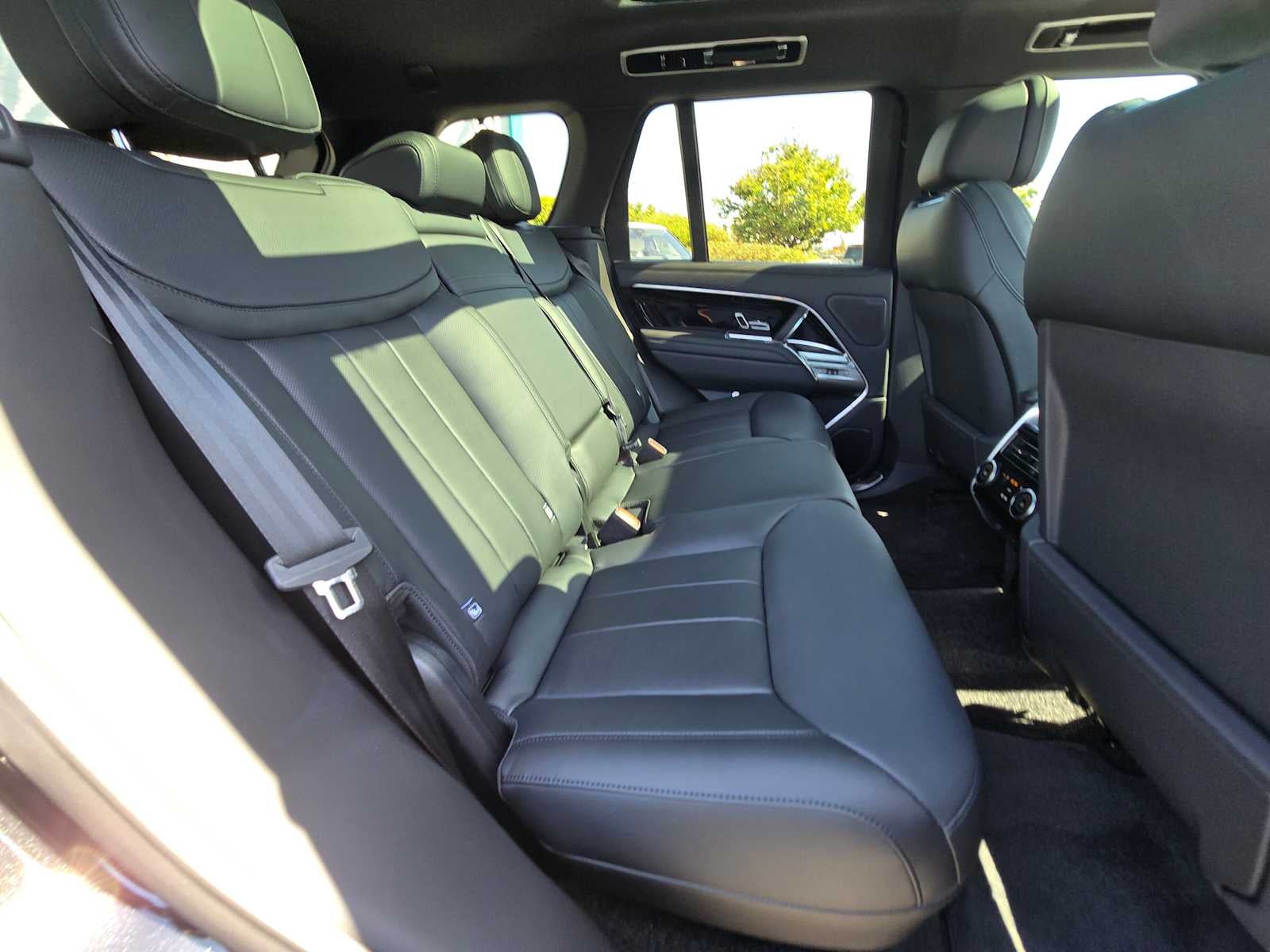 2025 Land Rover Range Rover SE