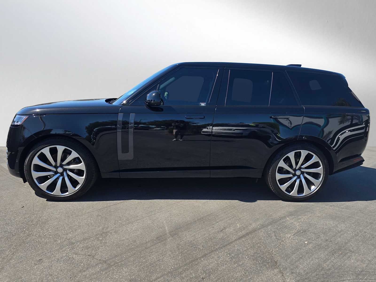 2025 Land Rover Range Rover SE