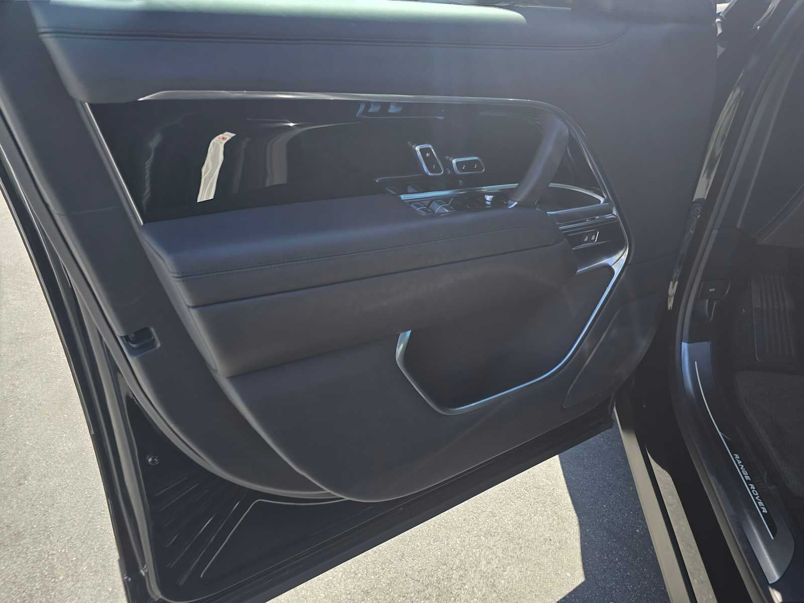 2025 Land Rover Range Rover SE