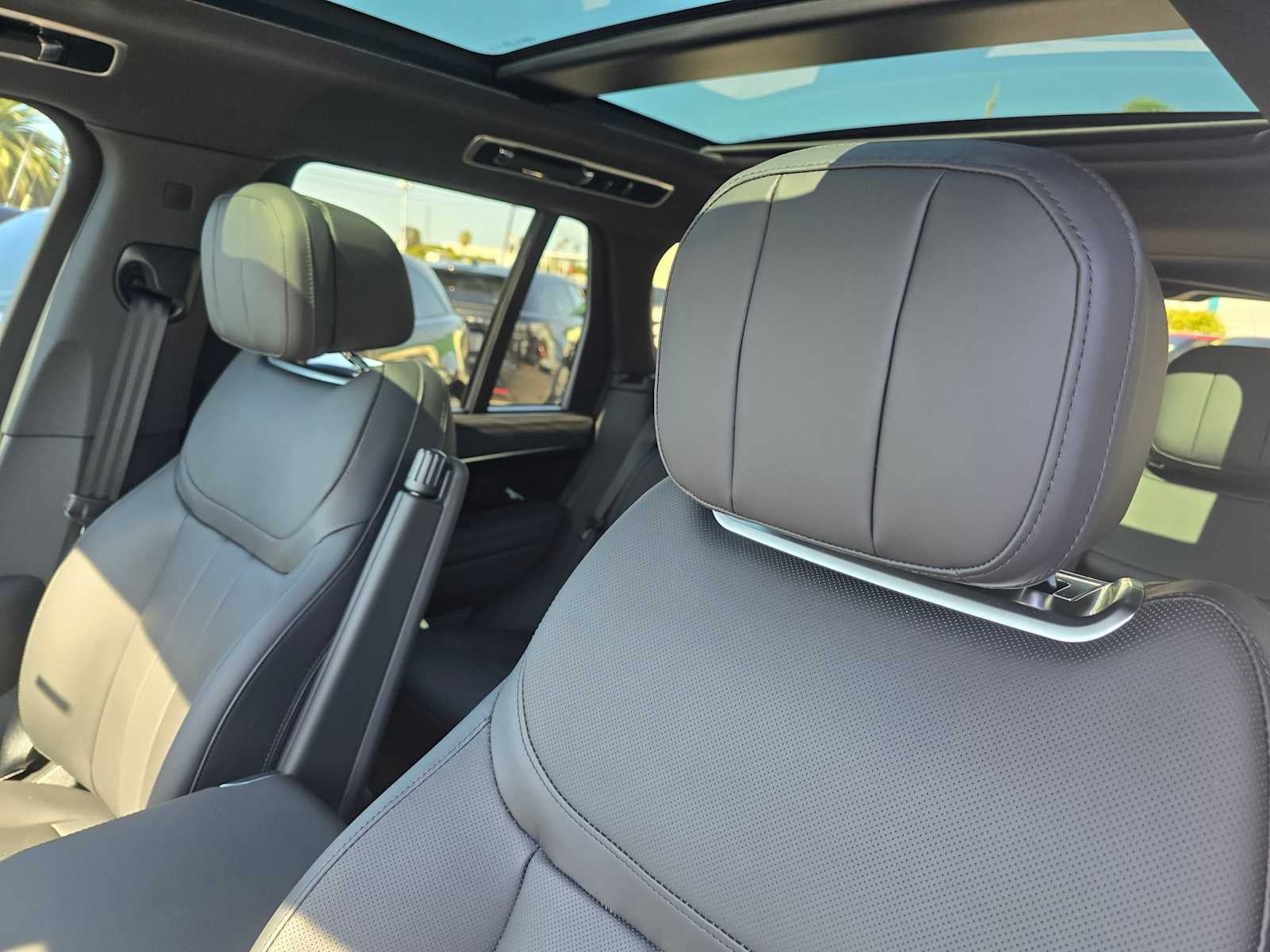 2025 Land Rover Range Rover SE