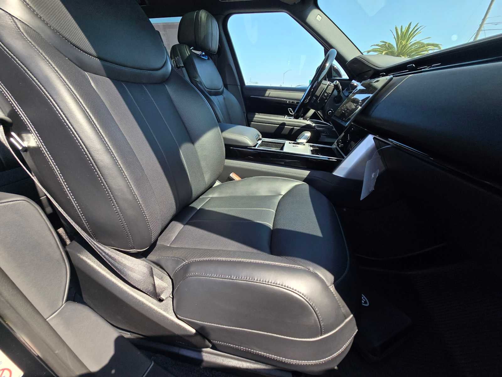 2025 Land Rover Range Rover SE