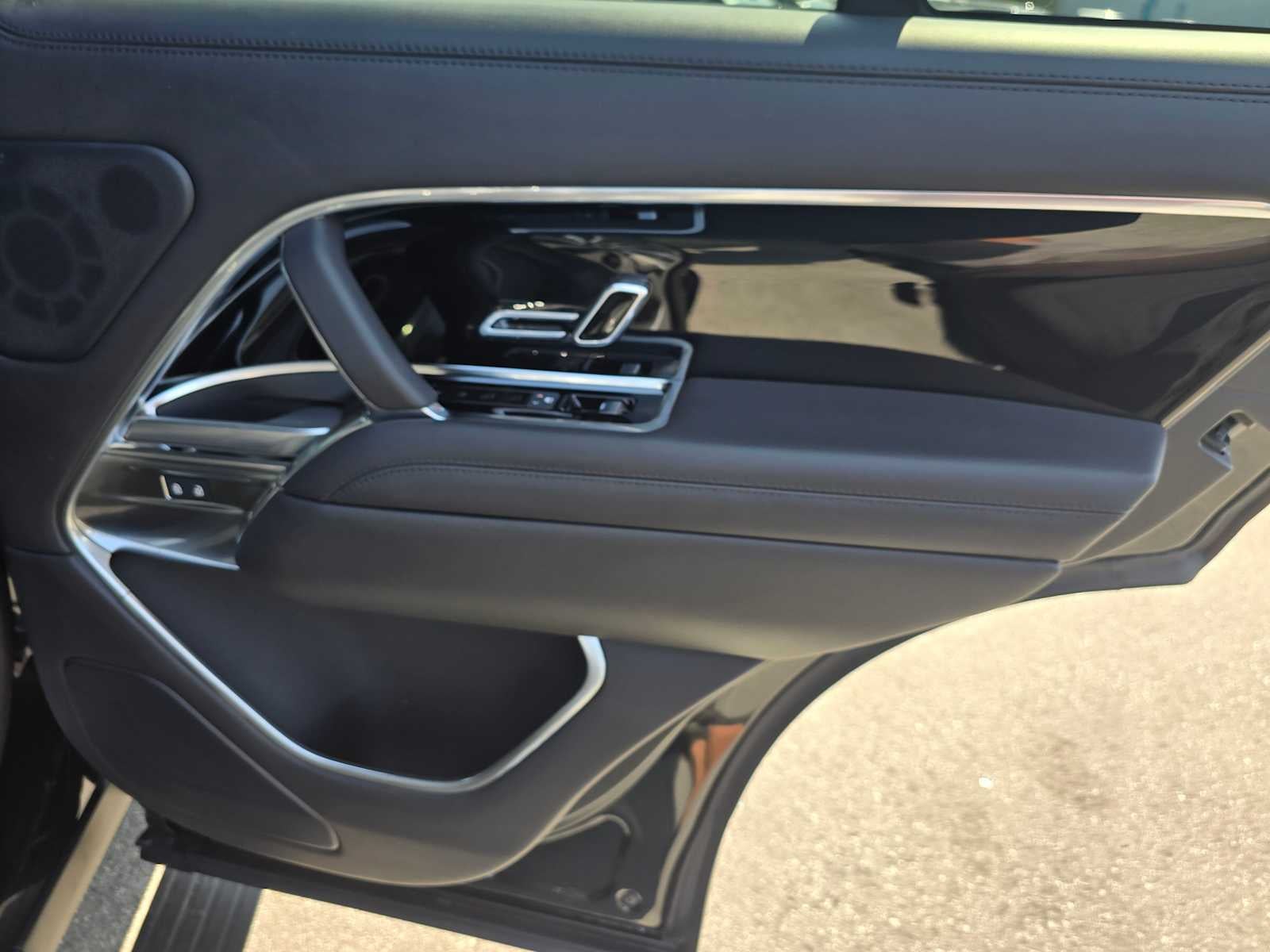 2025 Land Rover Range Rover SE