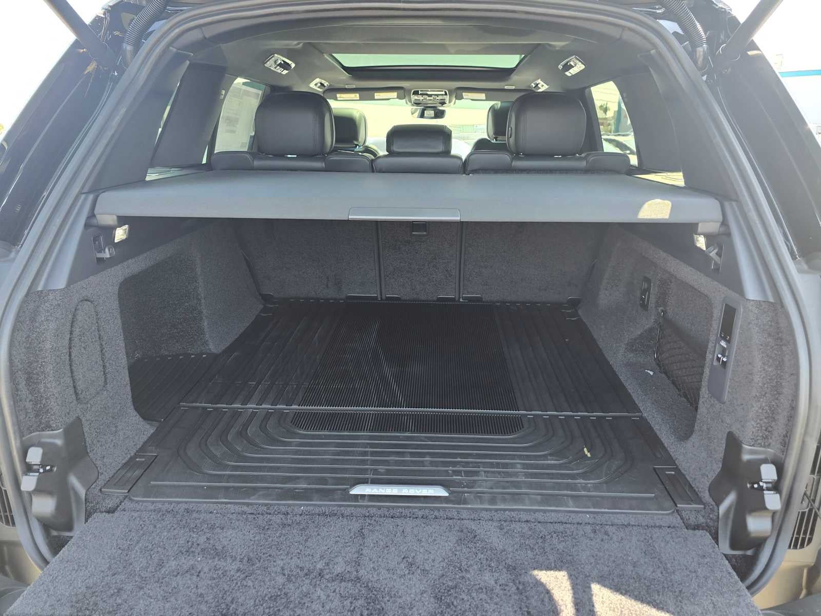 2025 Land Rover Range Rover SE