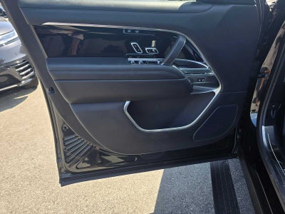 2025 Land Rover Range Rover SE