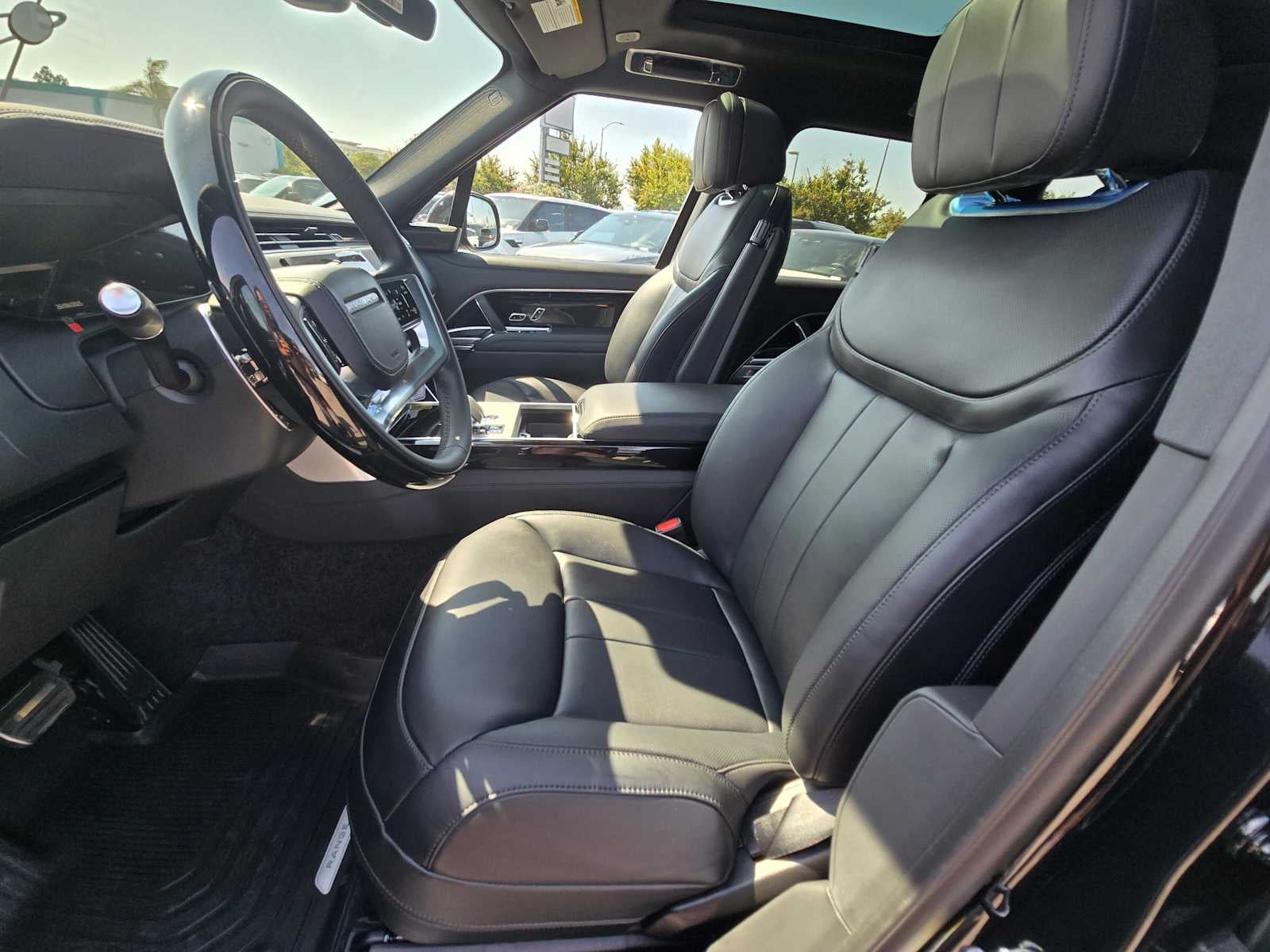 2025 Land Rover Range Rover SE