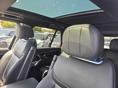 2025 Land Rover Range Rover SE