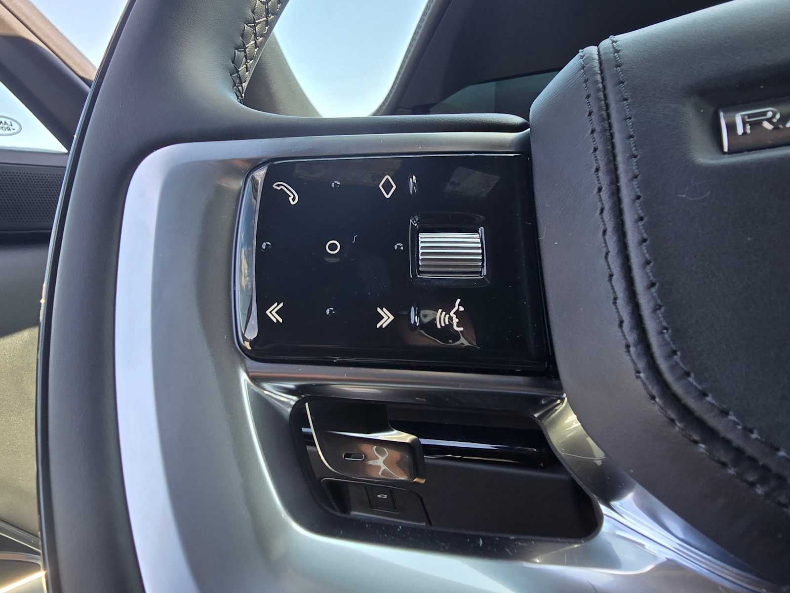 2025 Land Rover Range Rover SE