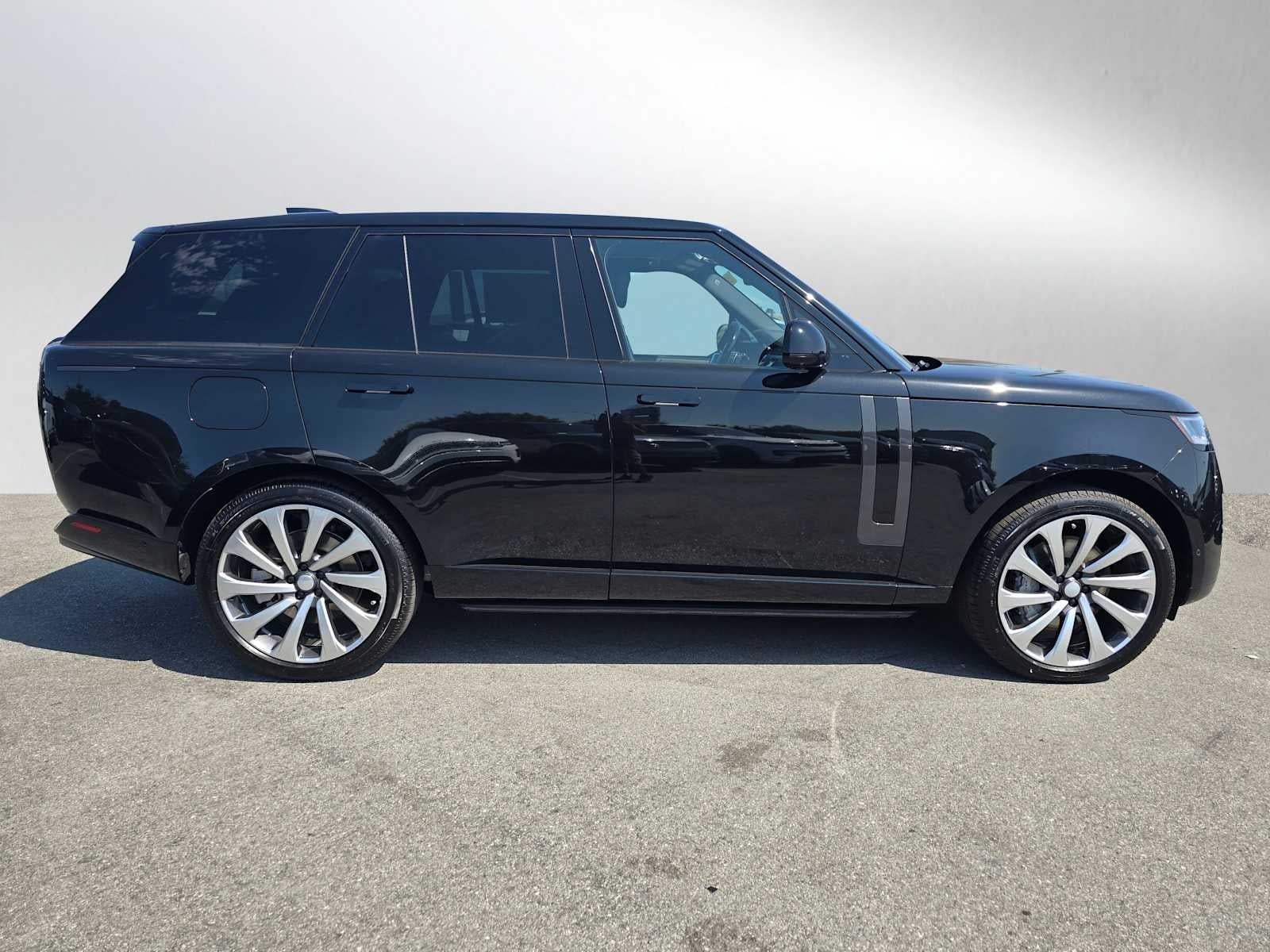 2025 Land Rover Range Rover SE
