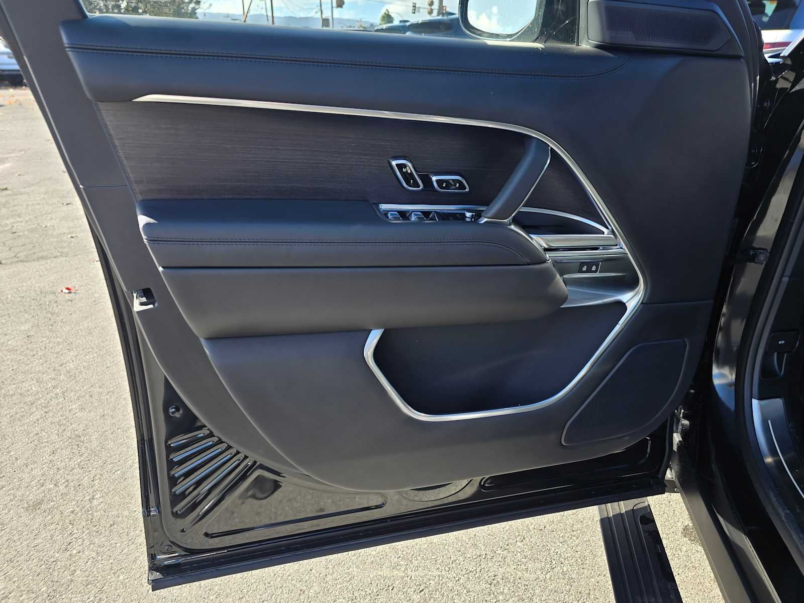 2025 Land Rover Range Rover SE