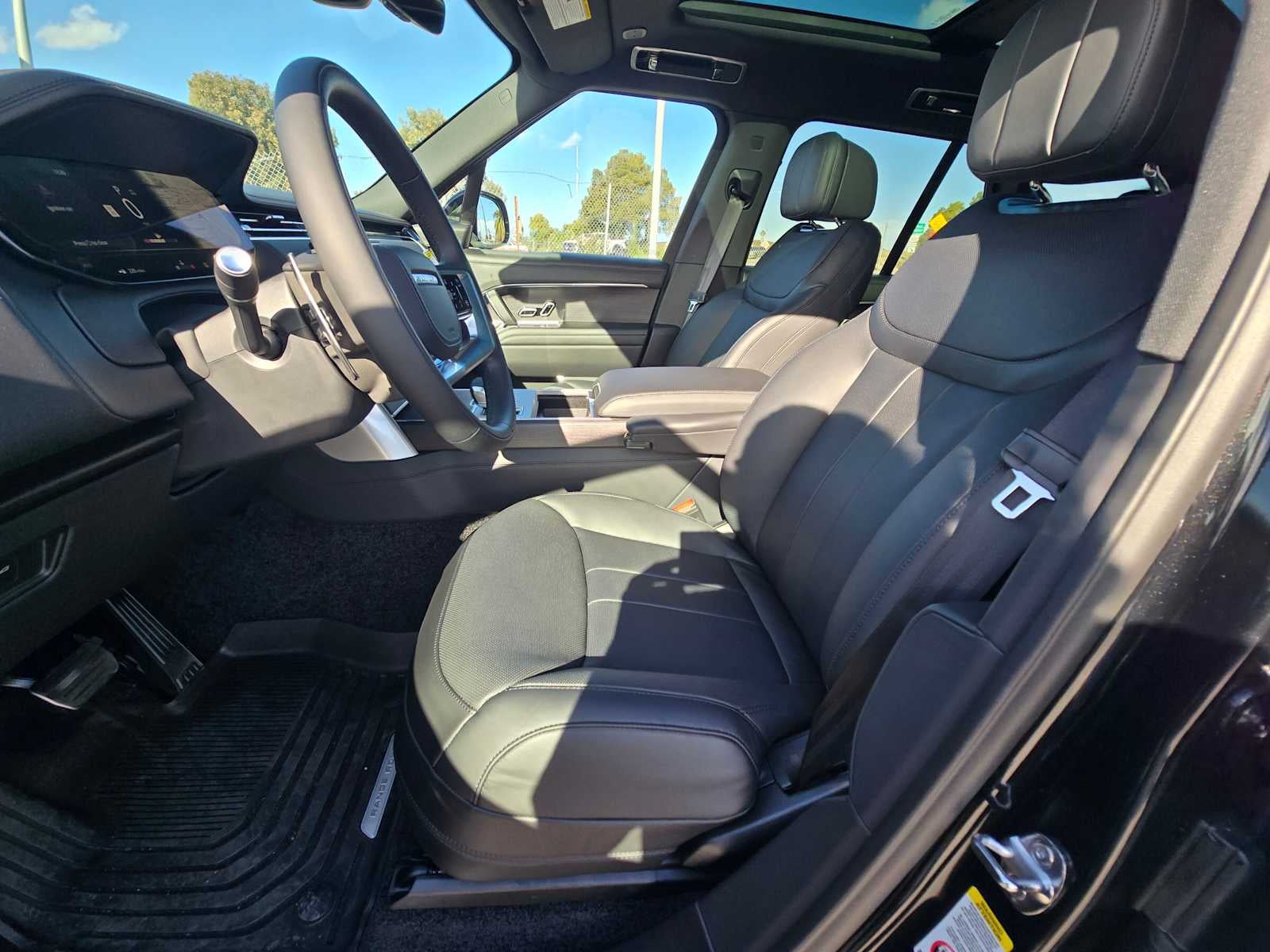 2025 Land Rover Range Rover SE