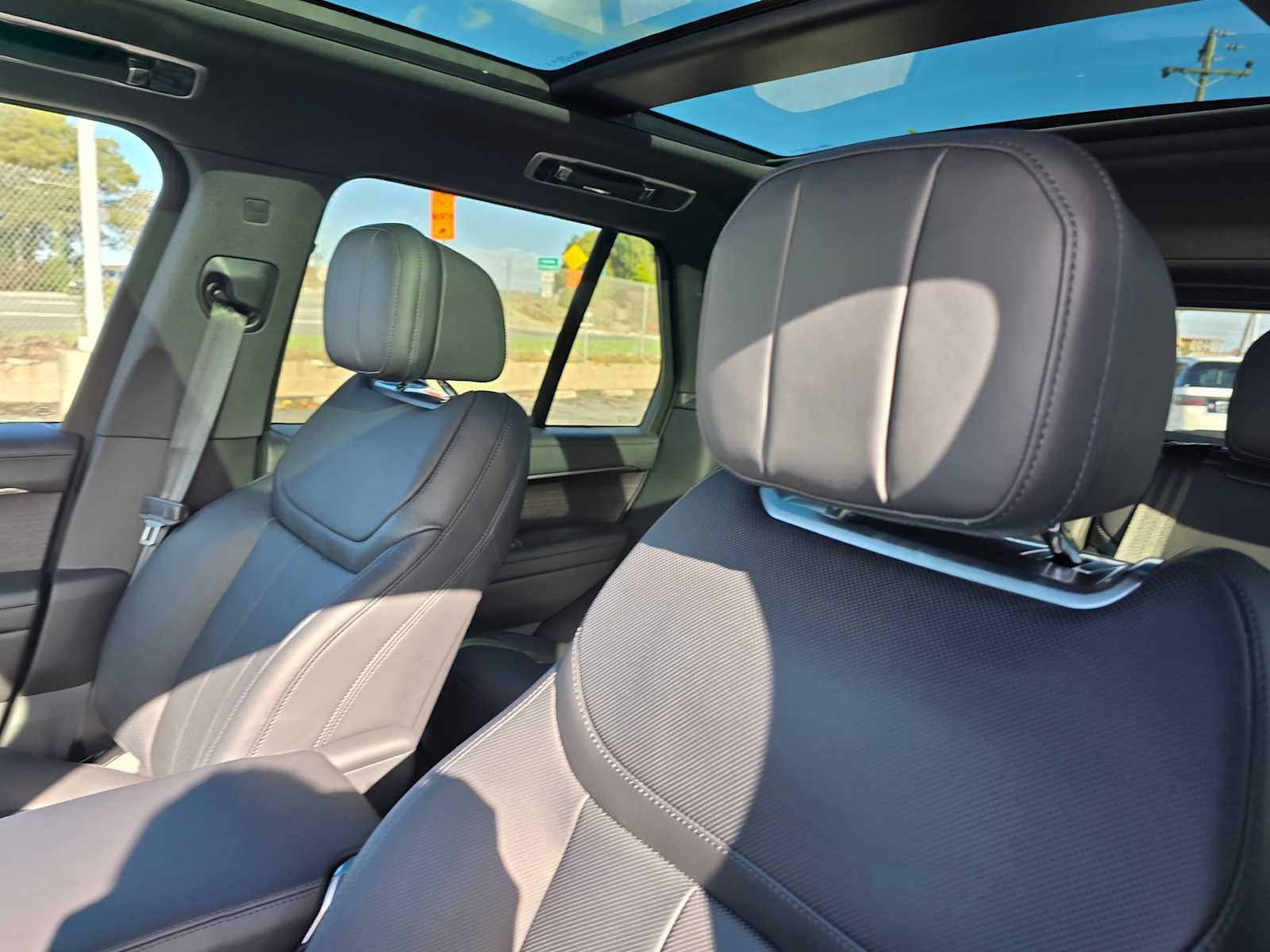 2025 Land Rover Range Rover SE