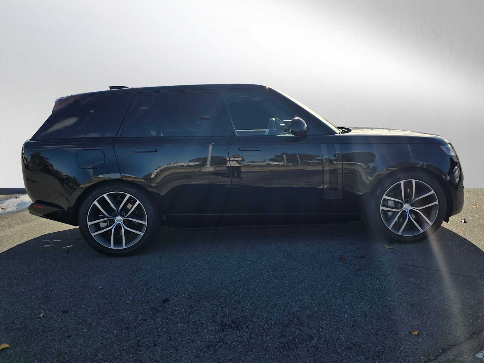 2025 Land Rover Range Rover SE