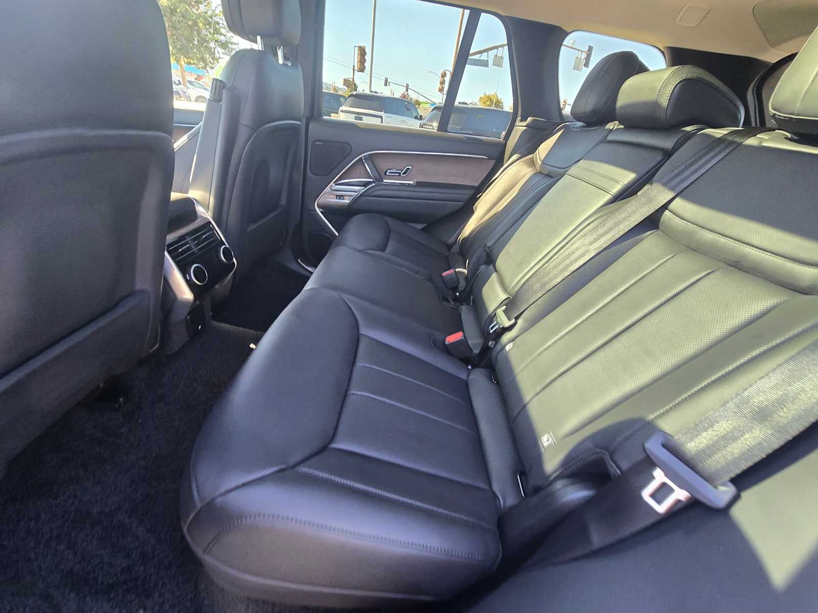 2025 Land Rover Range Rover SE