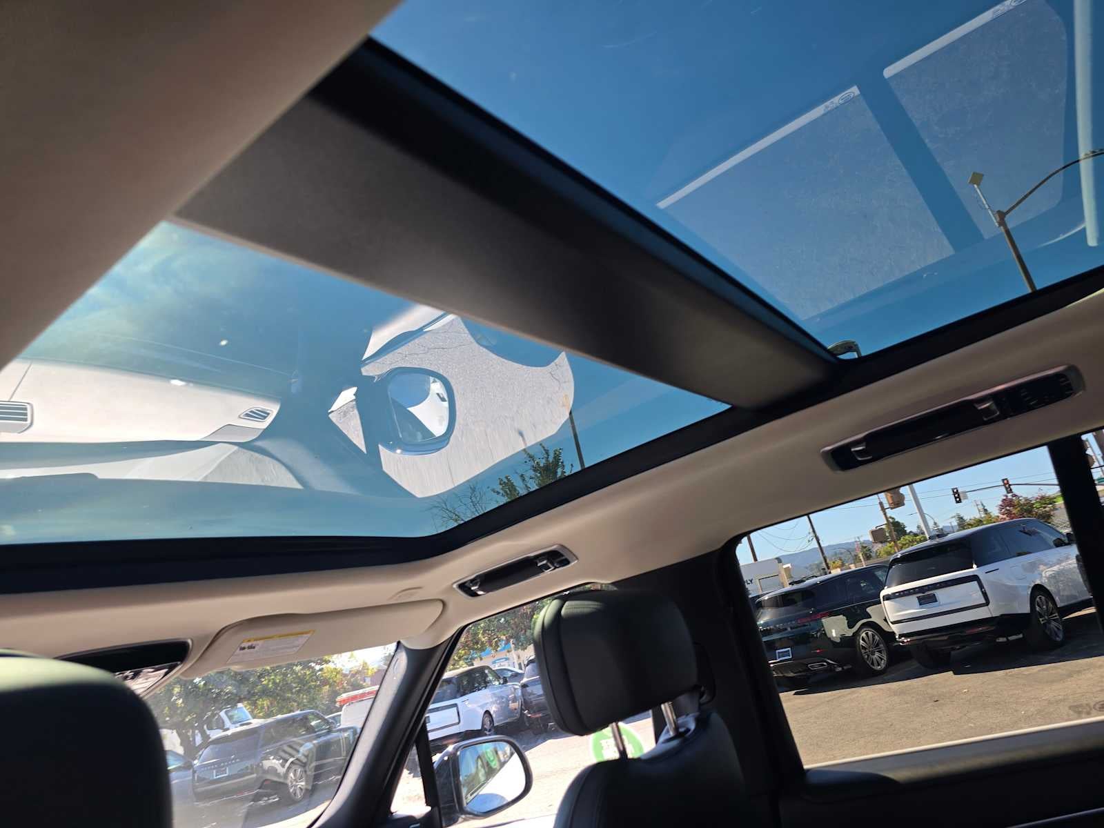 2025 Land Rover Range Rover SE