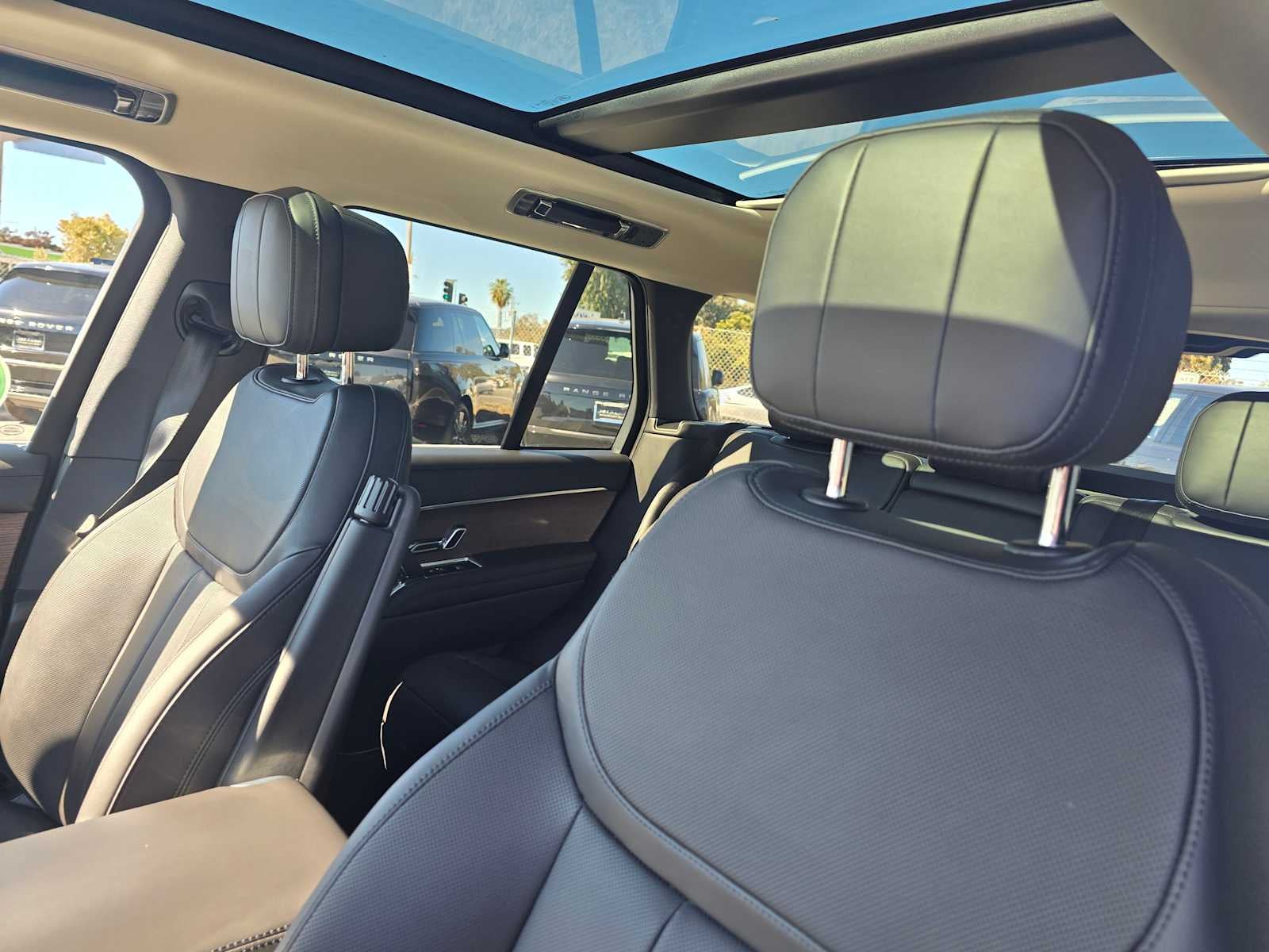 2025 Land Rover Range Rover SE