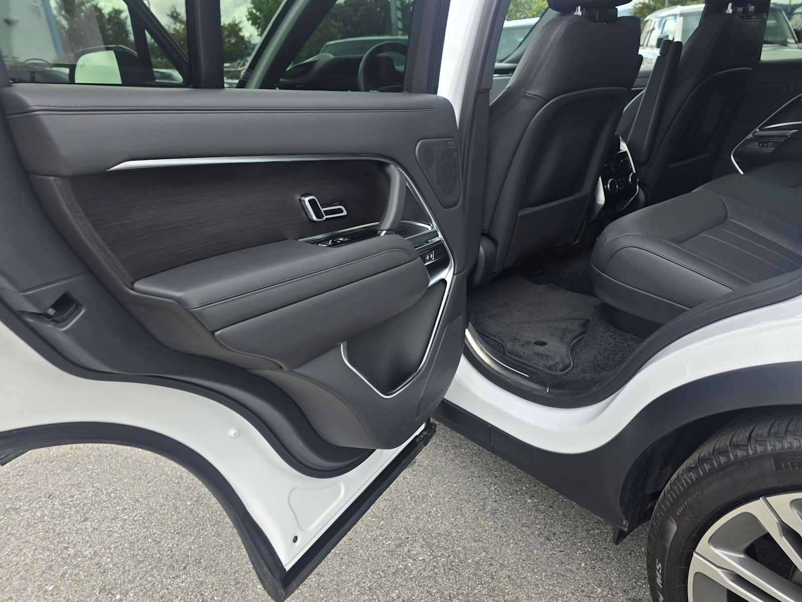2026 Land Rover Range Rover SE