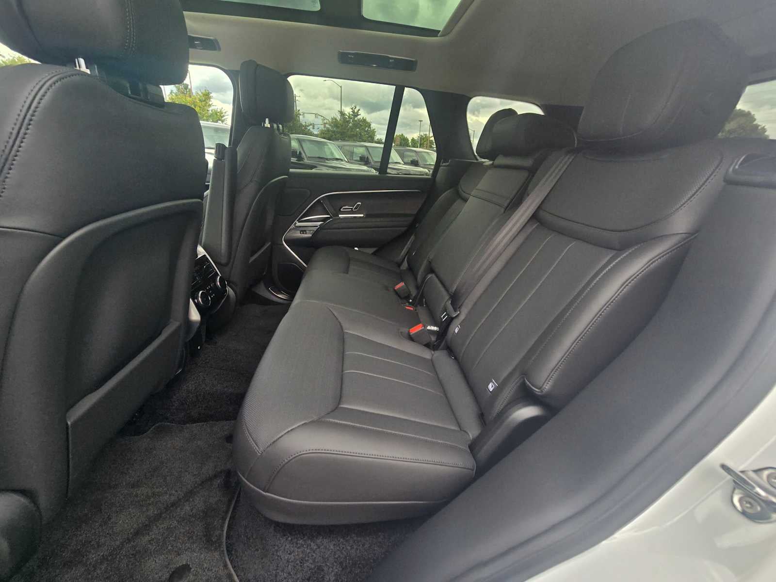 2026 Land Rover Range Rover SE