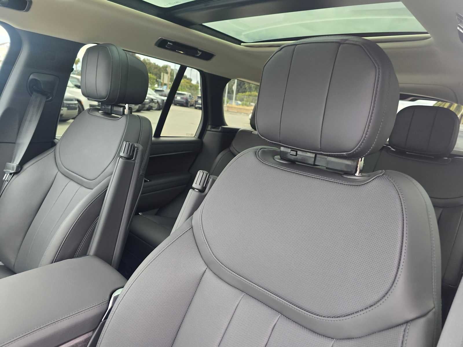 2026 Land Rover Range Rover SE